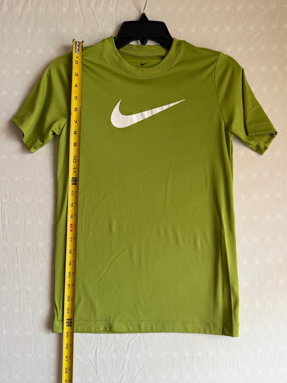 The Nike Tee Dri-Fit Men's Large Olive Green Swoosh Logo Short Sleeve Shirt